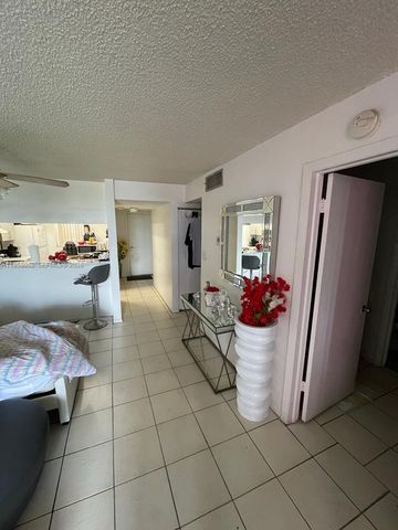 19781 SW 114th Ave 243, Miami, FL 33157