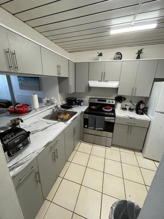 19781 SW 114th Ave 243, Miami, FL 33157