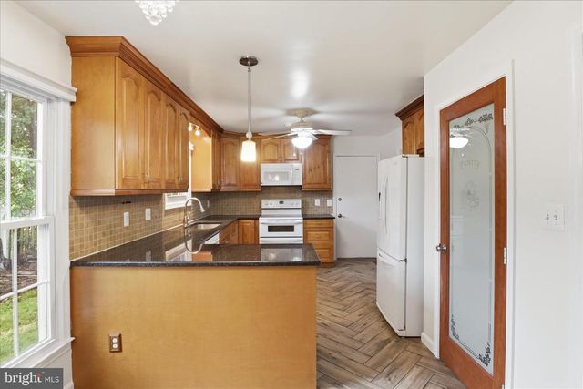 5902 6TH ST S, Falls Church, VA 22041