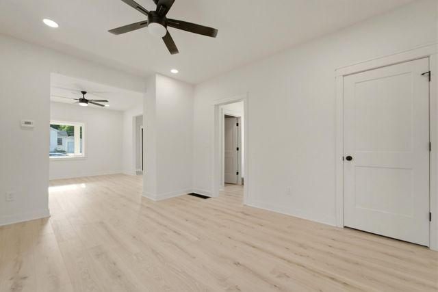 302 N West, Crown Point, IN 46307