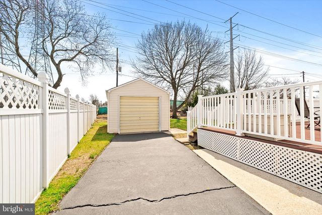 250 EDWARD AVE, Hamilton, NJ 08610