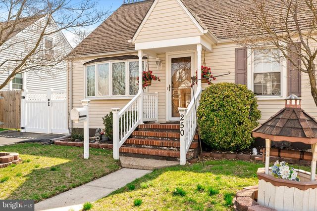 250 EDWARD AVE, Hamilton, NJ 08610
