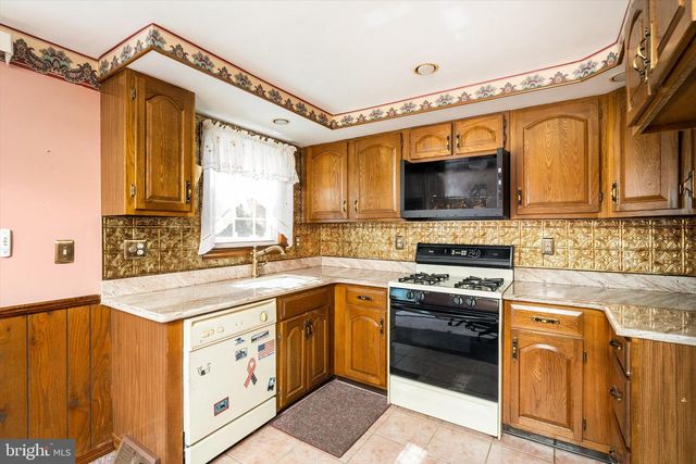 250 EDWARD AVE, Hamilton, NJ 08610