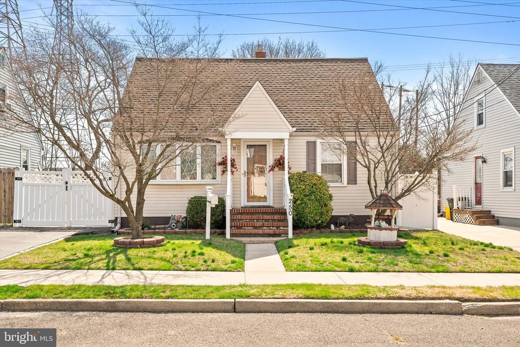 250 EDWARD AVE, Hamilton, NJ 08610