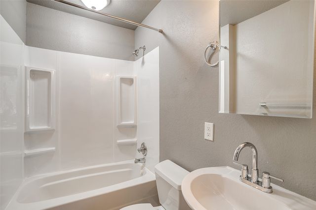 100 Henderson Street, Waxahachie, TX 75165