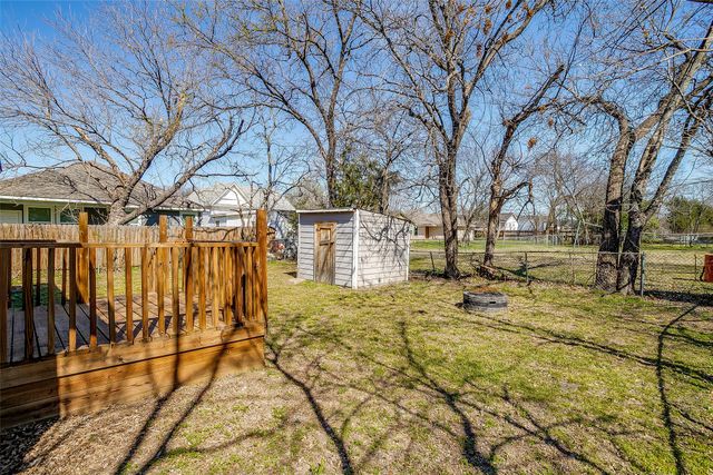100 Henderson Street, Waxahachie, TX 75165