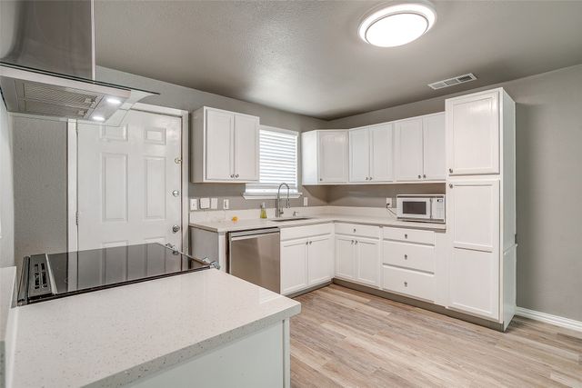 100 Henderson Street, Waxahachie, TX 75165