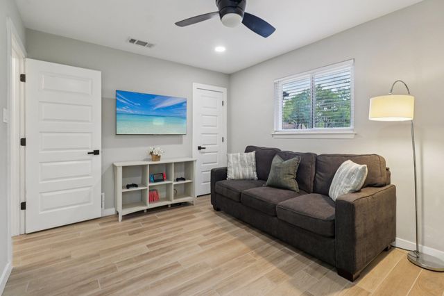806 Serenada DR, Georgetown, TX 78628
