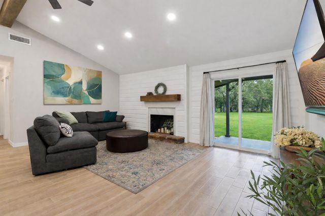 806 Serenada DR, Georgetown, TX 78628