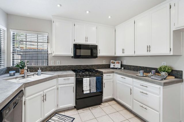 914 Cedar Canyon Cir, Galt, CA 95632