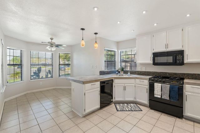 914 Cedar Canyon Cir, Galt, CA 95632