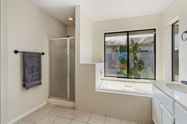 914 Cedar Canyon Cir, Galt, CA 95632