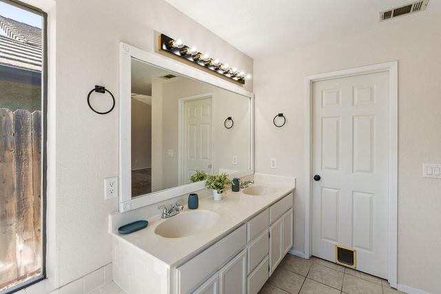 914 Cedar Canyon Cir, Galt, CA 95632