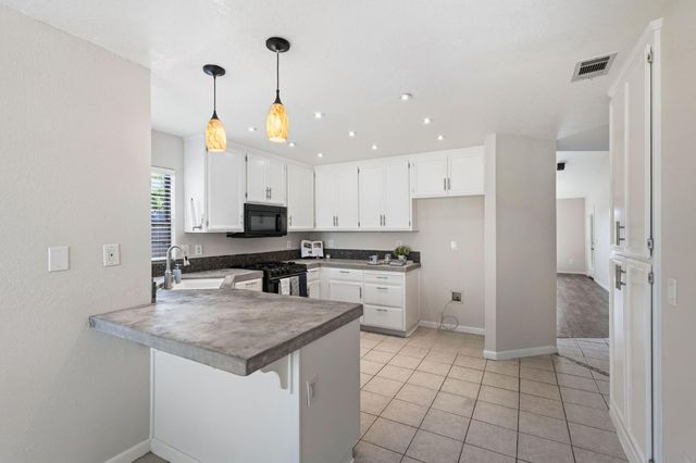 914 Cedar Canyon Cir, Galt, CA 95632