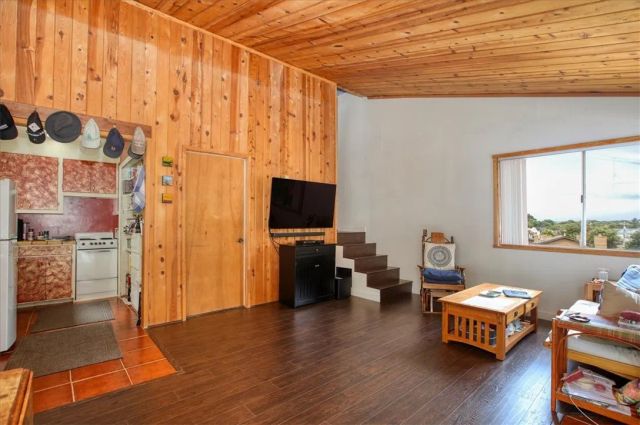 910 Sheffield Street, Cambria, CA 93428