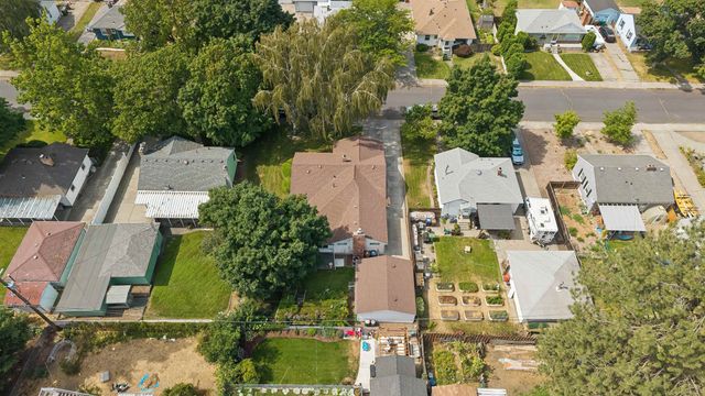 5726 N C St, Spokane, WA 99205