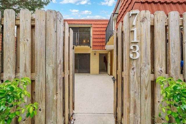 713 NW 99th Circle, Plantation, FL 33324