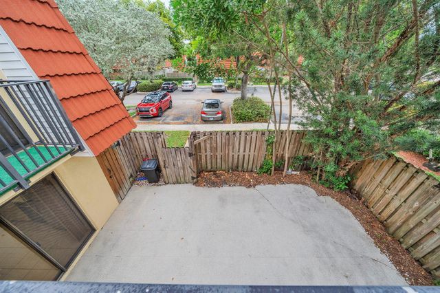 713 NW 99th Circle, Plantation, FL 33324