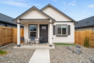 3246 NW 9th Street, Redmond, OR 97756