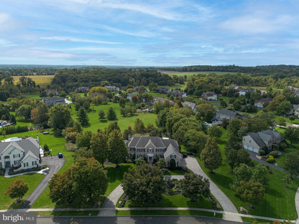 2025 BEACON HILL DR, NEWTOWN, PA 18940 — exterior