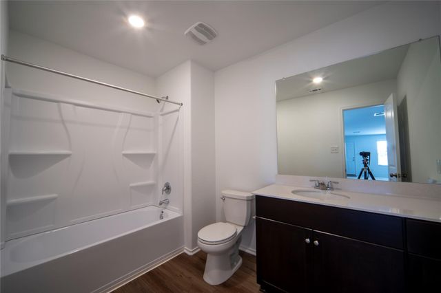 301 Rancho Del Cielo LOOP, Jarrell, TX 76537