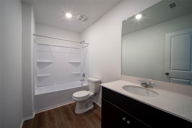 301 Rancho Del Cielo LOOP, Jarrell, TX 76537