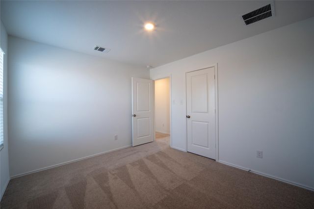 301 Rancho Del Cielo LOOP, Jarrell, TX 76537