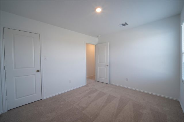 301 Rancho Del Cielo LOOP, Jarrell, TX 76537