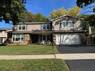32 Westmoreland Lane, Naperville, IL 60540