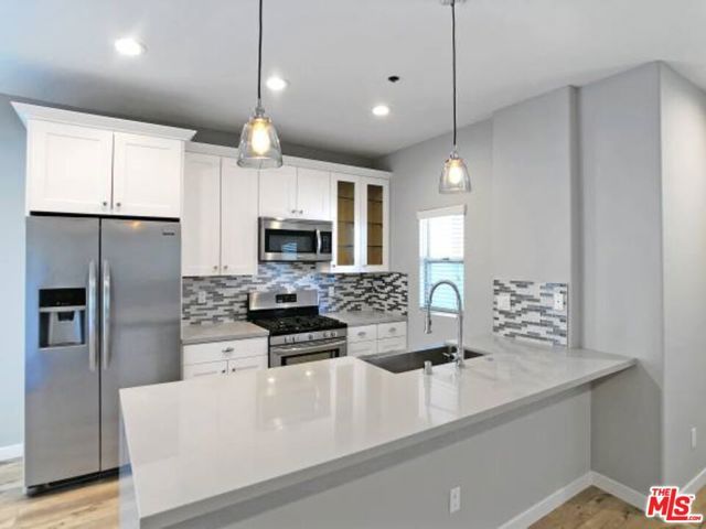 10560 SANTA MONICA 104, Los Angeles, CA 90025