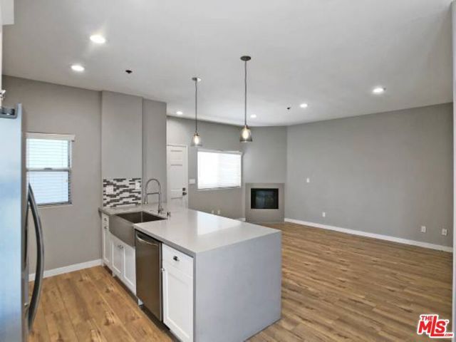 10560 SANTA MONICA 104, Los Angeles, CA 90025