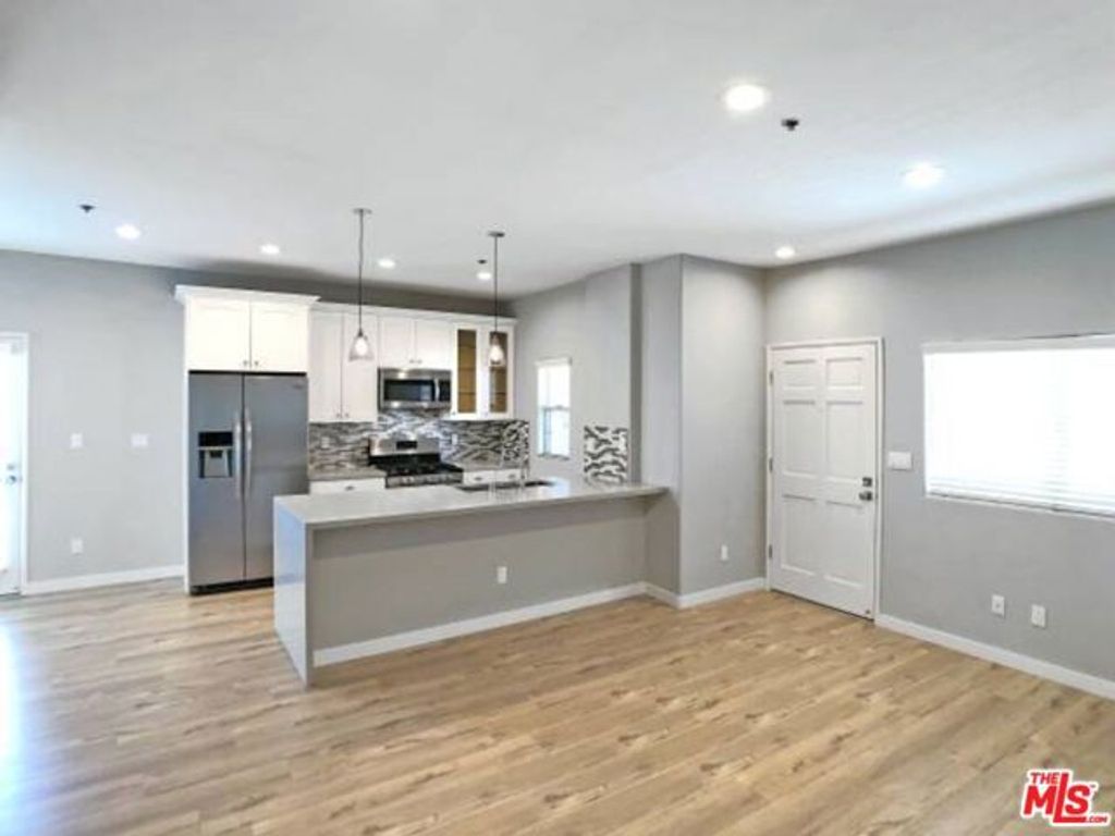 10560 SANTA MONICA 104, Los Angeles, CA 90025