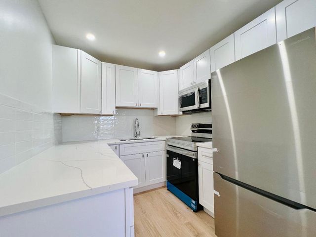 130 Chatham F, West Palm Beach, FL 33417