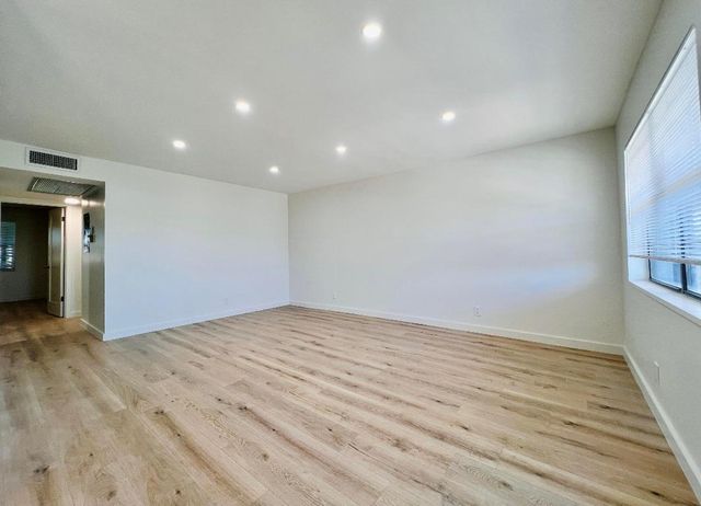 130 Chatham F, West Palm Beach, FL 33417