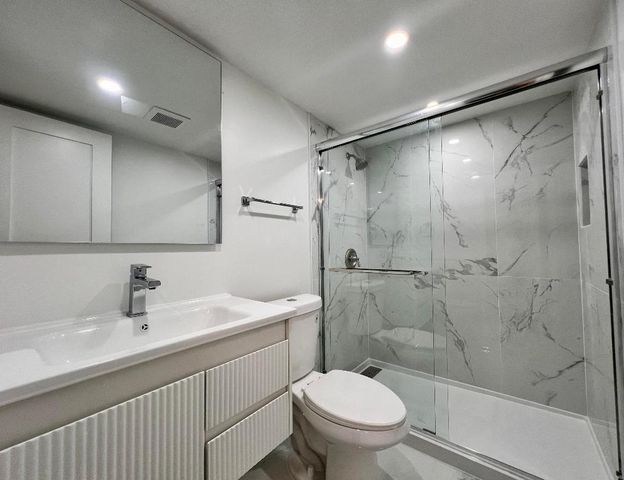 130 Chatham F, West Palm Beach, FL 33417