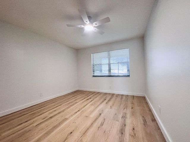 130 Chatham F, West Palm Beach, FL 33417