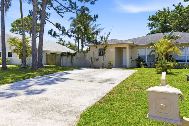 6088 Heather Street, Jupiter, FL 33458