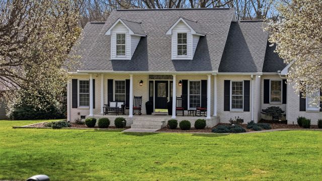 517 Bluff Dr, Winchester, TN 37398