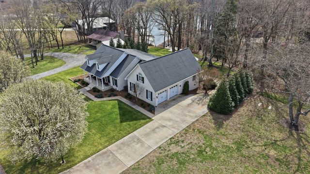 517 Bluff Dr, Winchester, TN 37398
