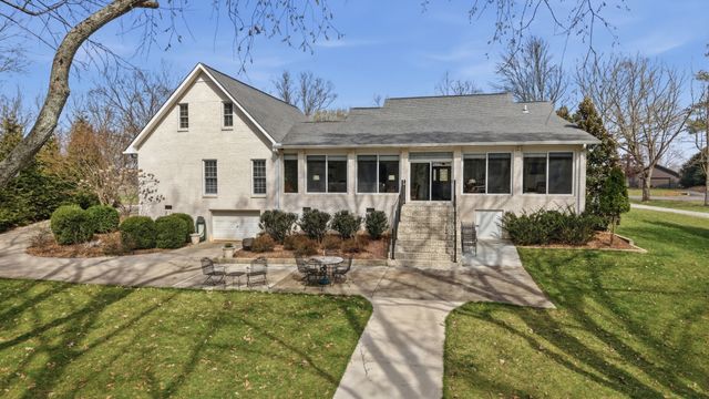 517 Bluff Dr, Winchester, TN 37398