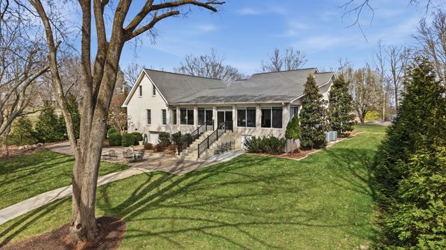 517 Bluff Dr, Winchester, TN 37398