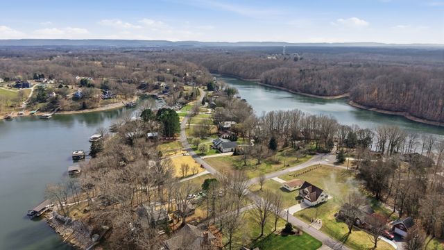 517 Bluff Dr, Winchester, TN 37398