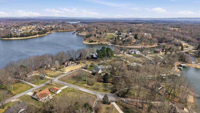 517 Bluff Dr, Winchester, TN 37398