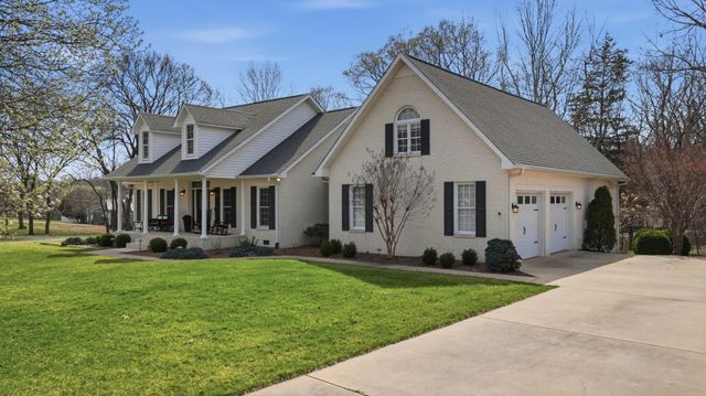 517 Bluff Dr, Winchester, TN 37398