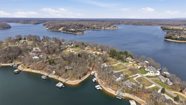 517 Bluff Dr, Winchester, TN 37398