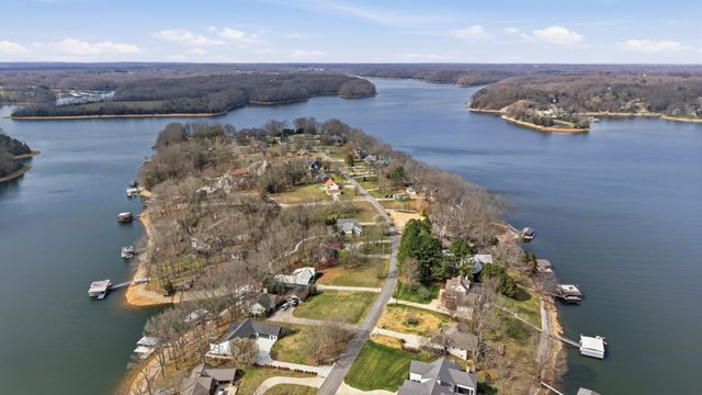 517 Bluff Dr, Winchester, TN 37398