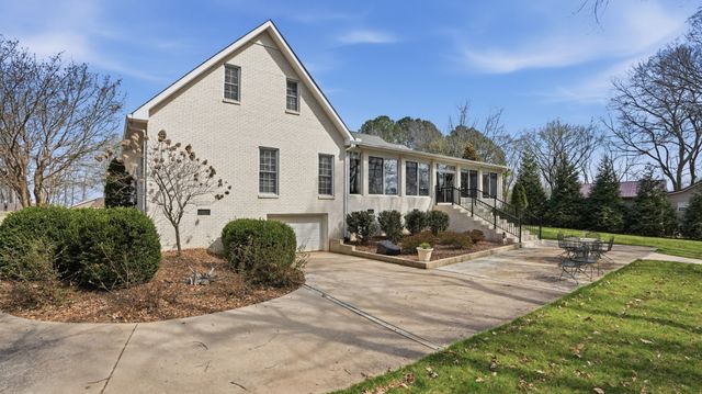 517 Bluff Dr, Winchester, TN 37398