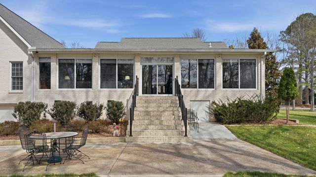 517 Bluff Dr, Winchester, TN 37398