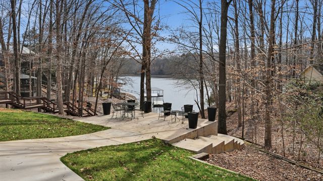 517 Bluff Dr, Winchester, TN 37398