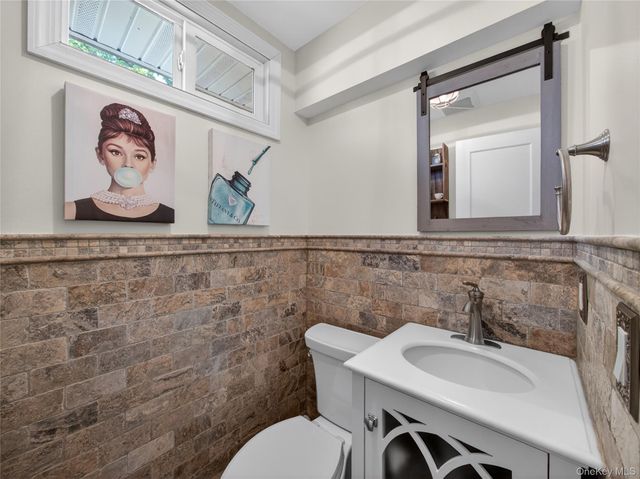 42 Chestnut Oval, Orangeburg, NY 10962